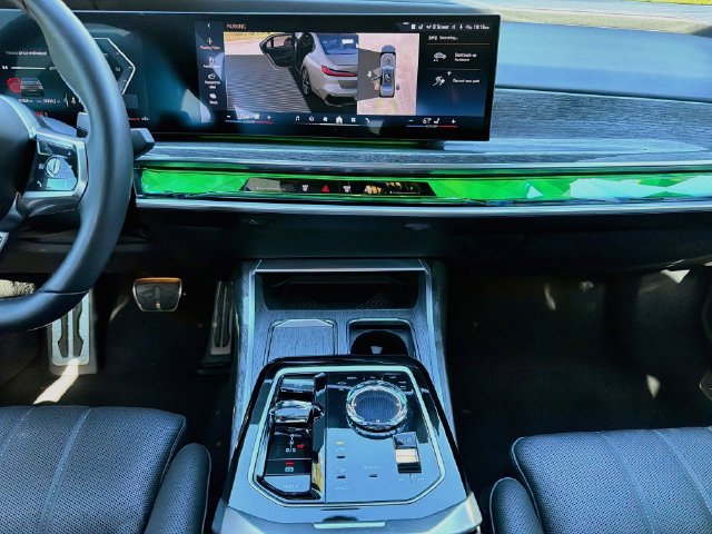 Used 2024 BMW 760i xDrive w/ Premium Package 2 AWD/4WD image 19