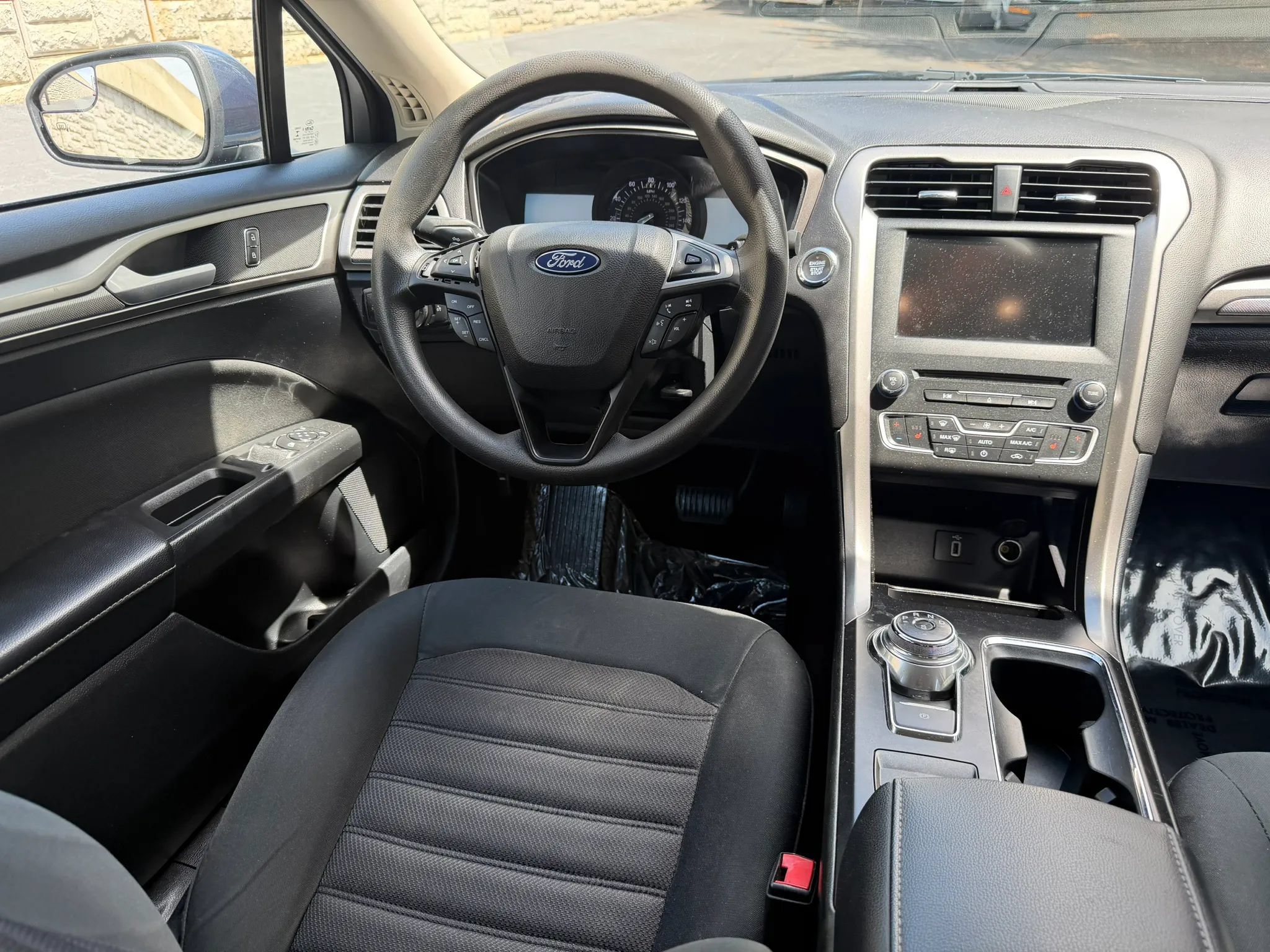 Used 2018 Ford Fusion SE w/ Fusion SE Technology Package FWD image 14