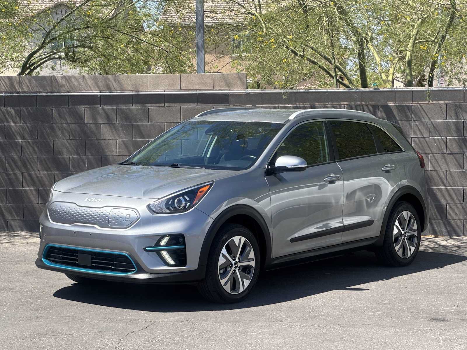 Used 2022 Kia Niro EX FWD image 4