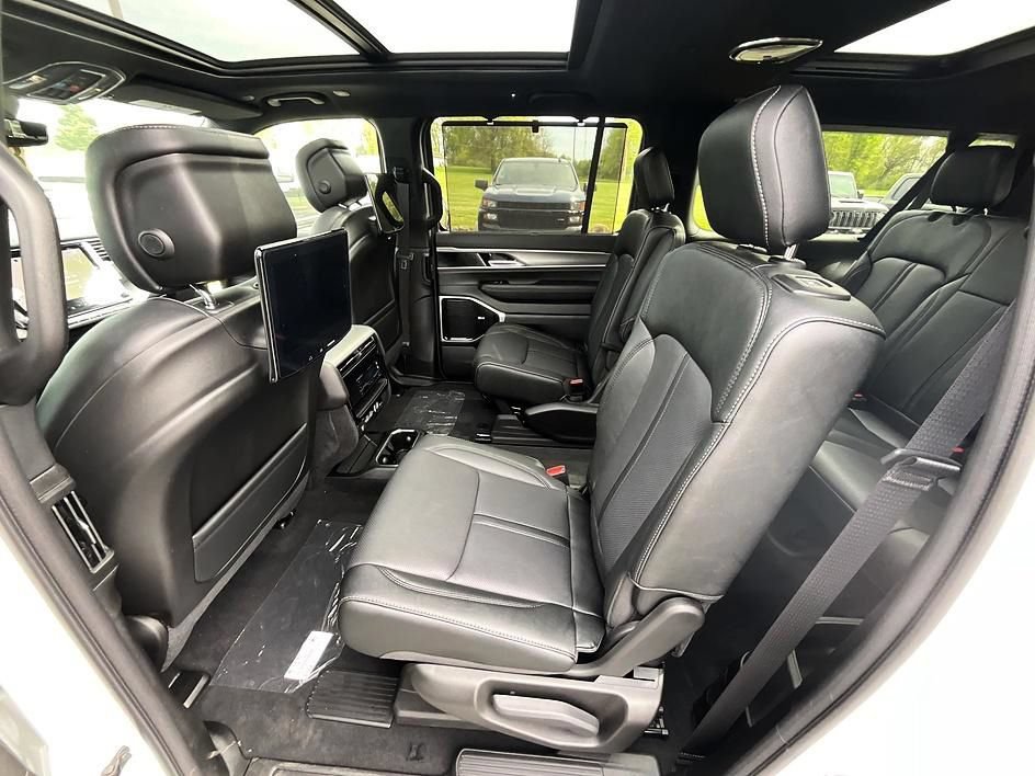 New 2026 Jeep Grand Wagoneer L Limited AWD/4WD image 34