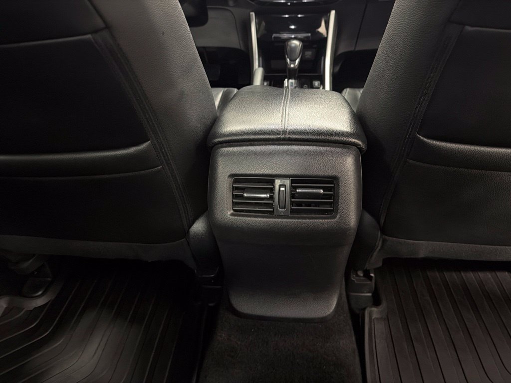 Used 2017 Honda Accord Touring image 11