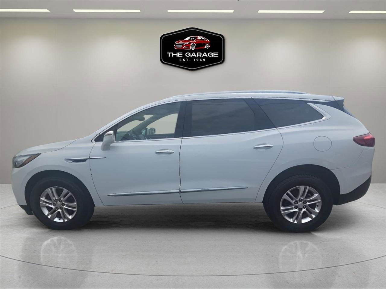 Used 2018 Buick Enclave Essence AWD/4WD image 3