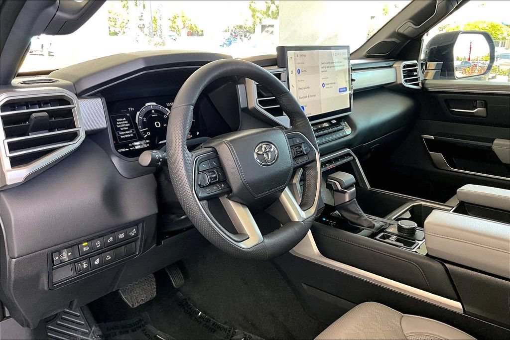 Used 2025 Toyota Tundra Limited AWD/4WD image 18