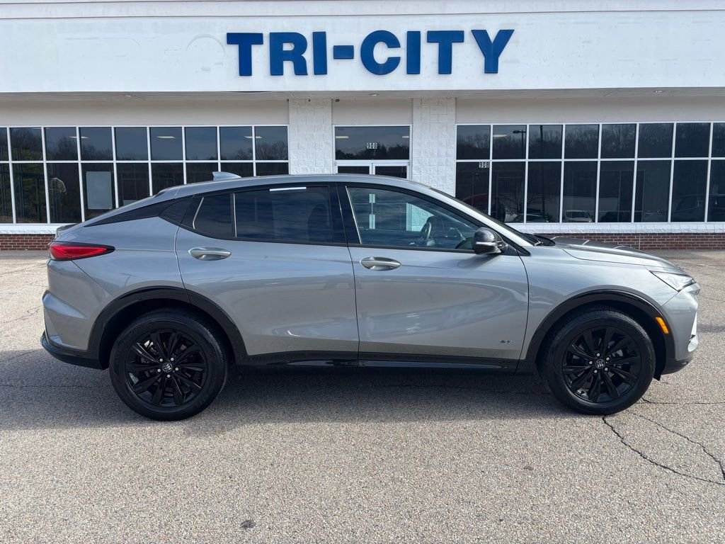 Used 2025 Buick Envista Sport Touring image 5