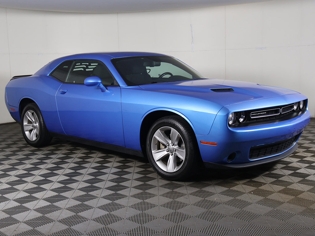 Used 2023 Dodge Challenger SXT RWD image 3