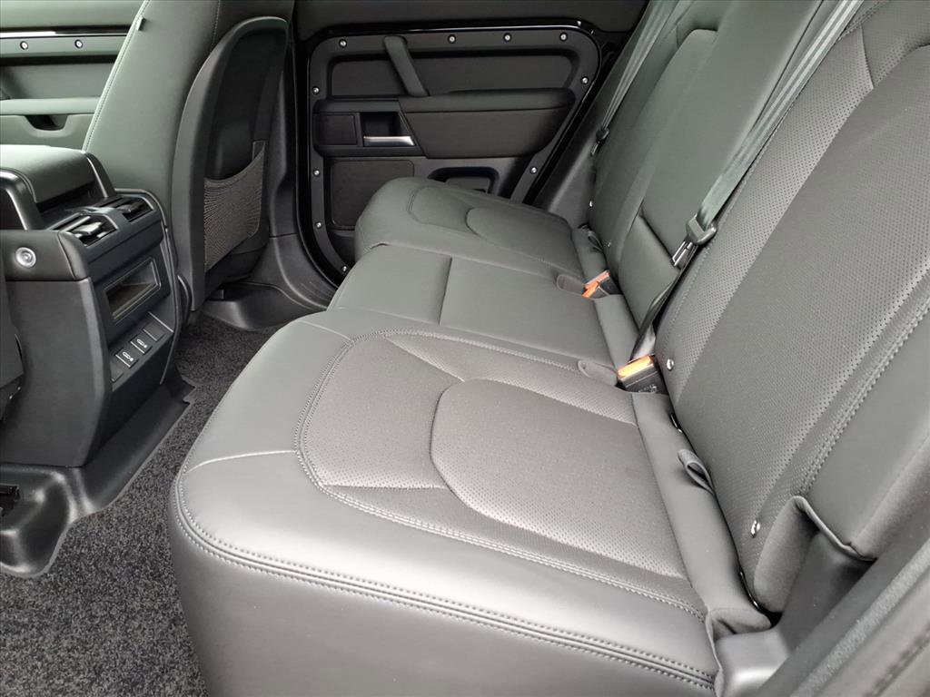 New 2026 Land Rover Defender 110 X-Dynamic SE image 5