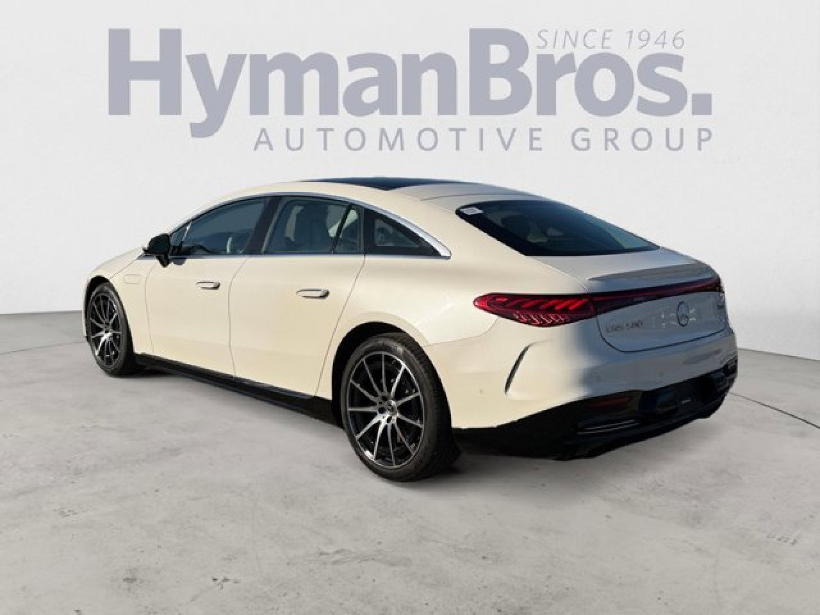 Used 2022 Mercedes-Benz EQS 580 4MATIC Sedan image 5