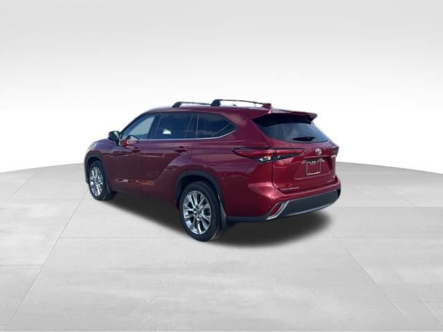 Used 2020 Toyota Highlander Limited image 3