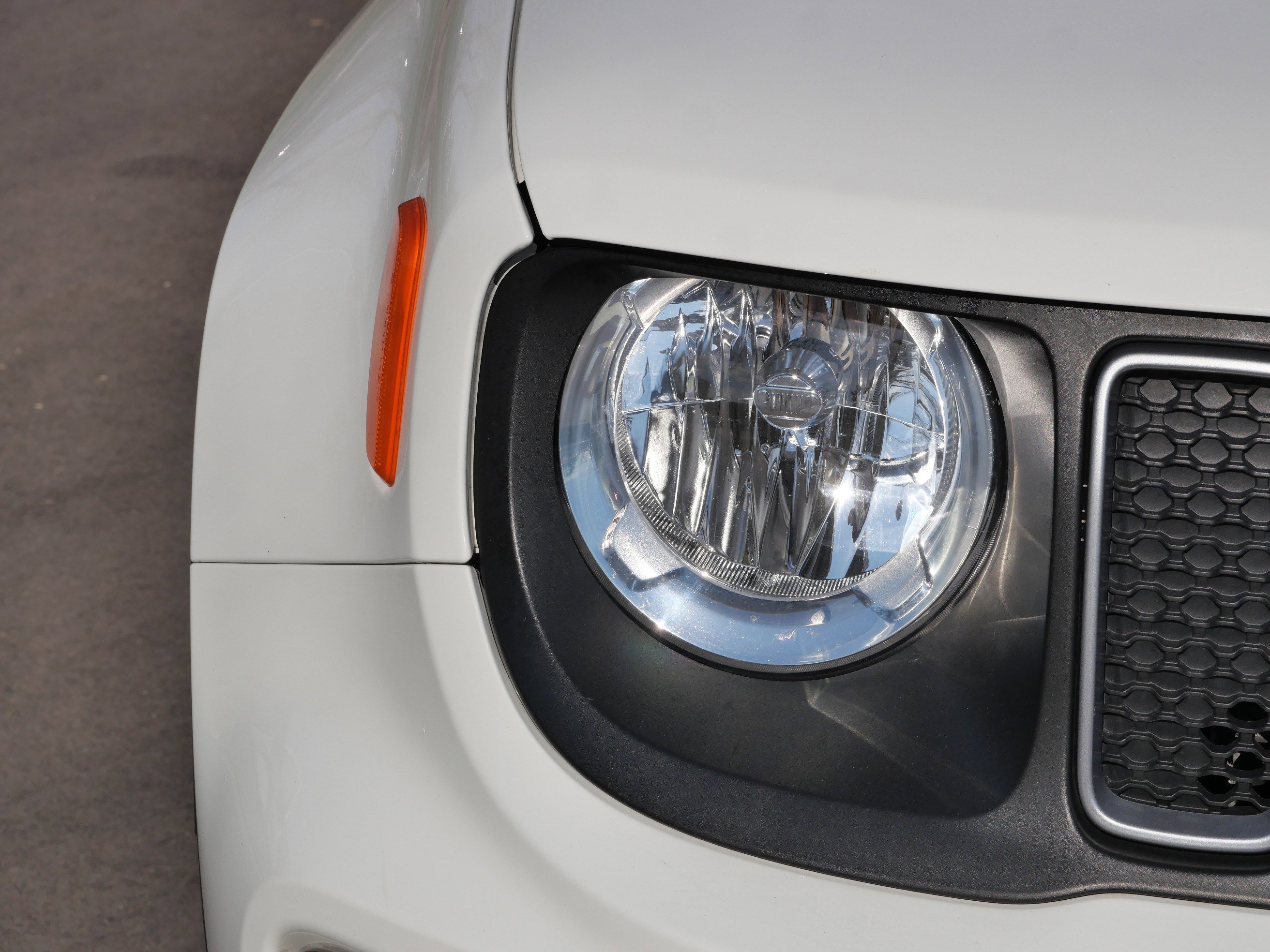 Used 2023 Jeep Renegade Latitude AWD/4WD image 16