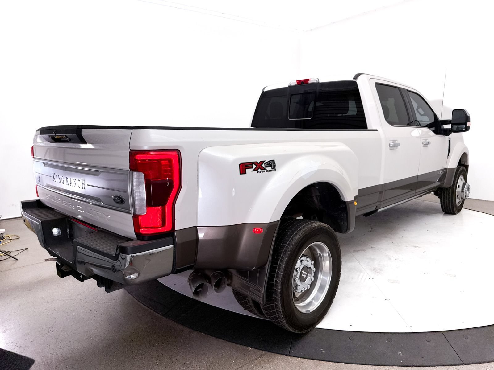Used 2018 Ford F450 King Ranch w/ King Ranch Ultimate Package AWD/4WD image 12