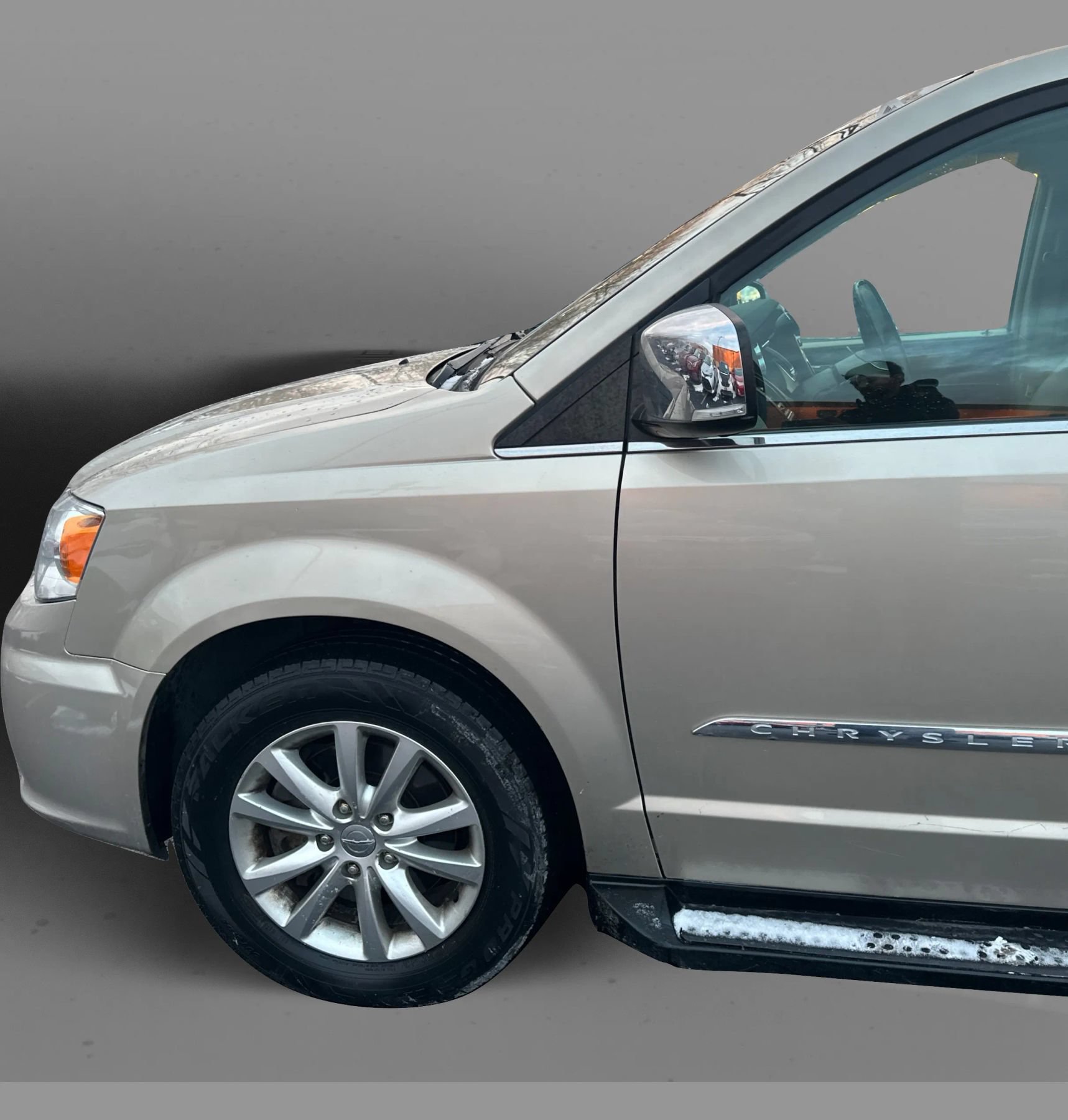 Used 2015 Chrysler Town & Country Limited Platinum FWD image 23