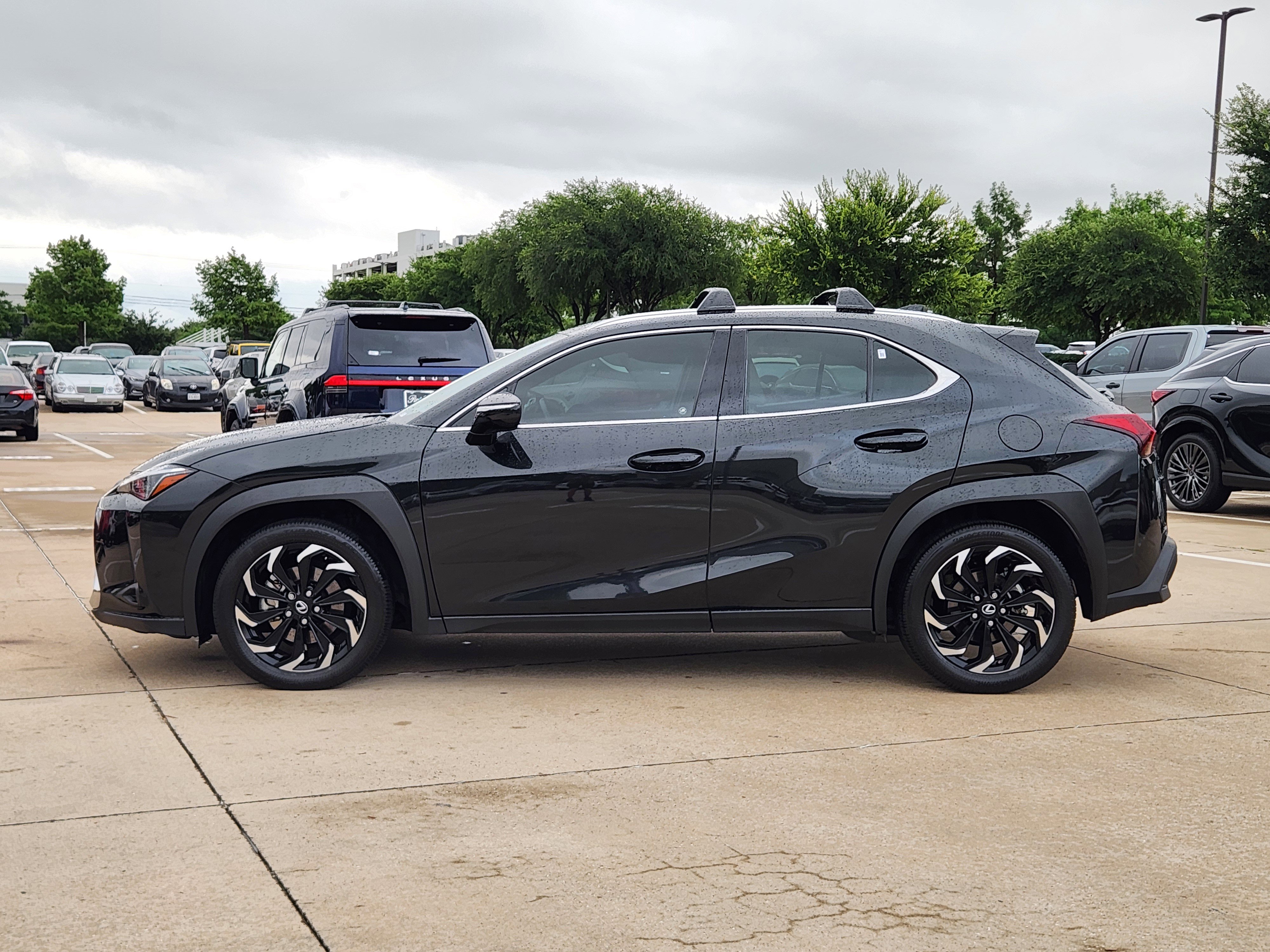 Used 2025 Lexus UX 300h FWD image 3