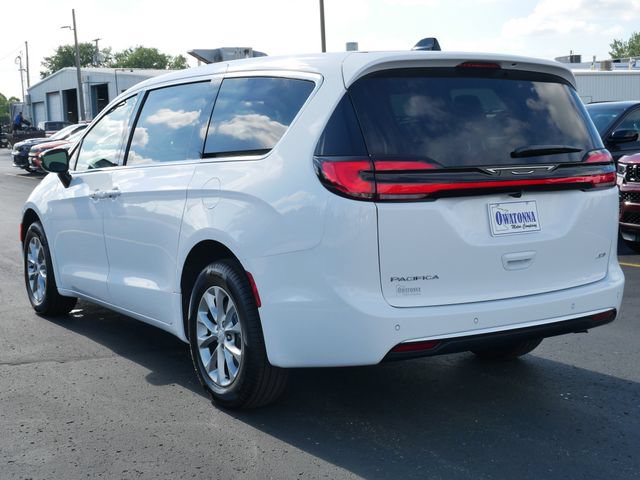 New 2027 Chrysler Pacifica Select AWD/4WD image 5