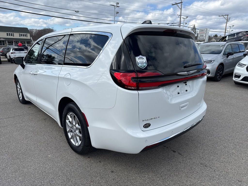New 2026 Chrysler Pacifica Select FWD image 3