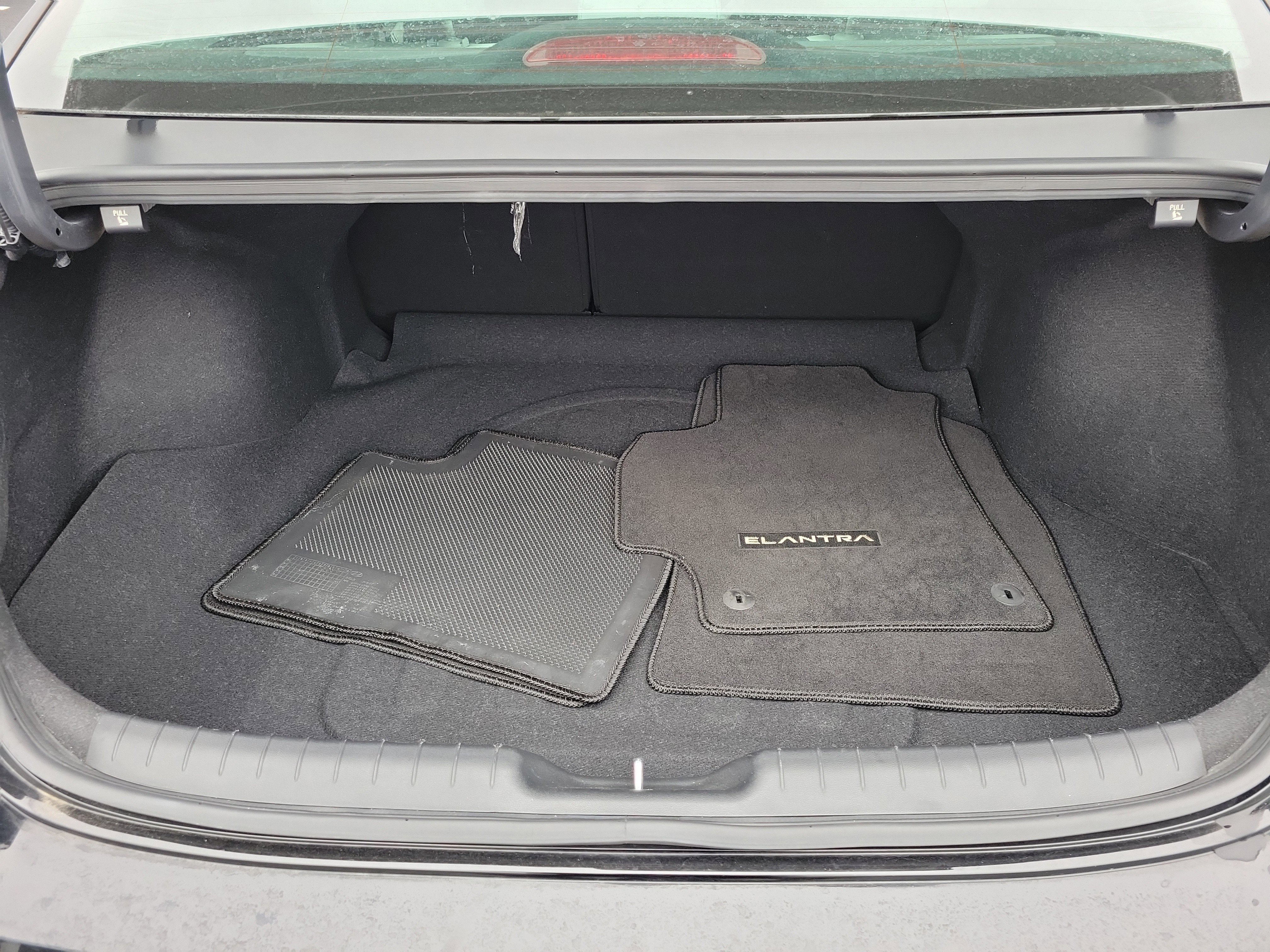 Used 2023 Hyundai Elantra Limited w/ Cargo Package image 8