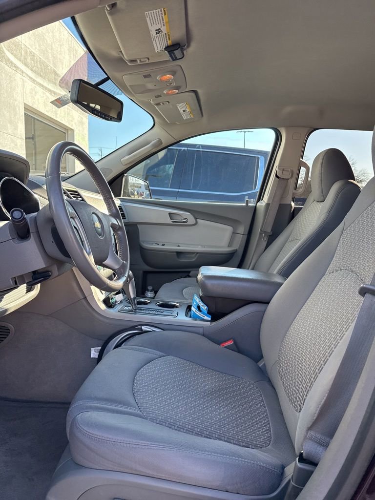 Used 2010 Chevrolet Traverse LT image 6