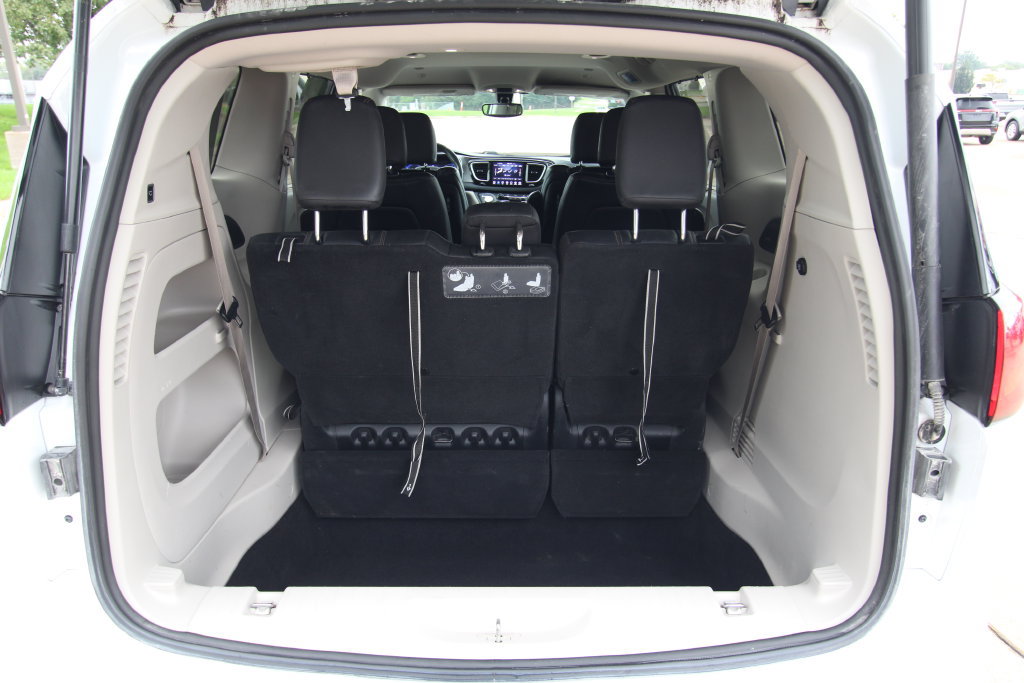 Used 2020 Chrysler Pacifica Touring-L Plus FWD image 17