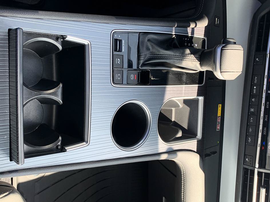 Certified 2025 Toyota Sienna XLE FWD image 26