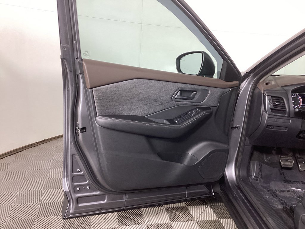 Used 2022 Nissan Rogue S image 14