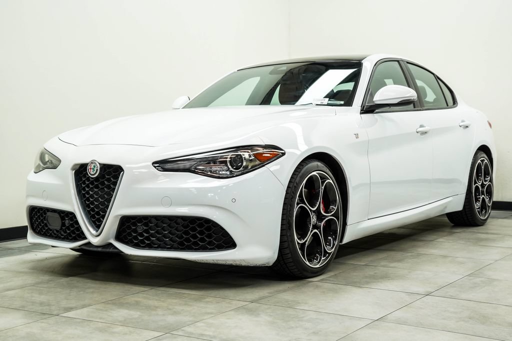 Used 2022 Alfa Romeo Giulia Ti w/ Active Assist Plus Package RWD image 7