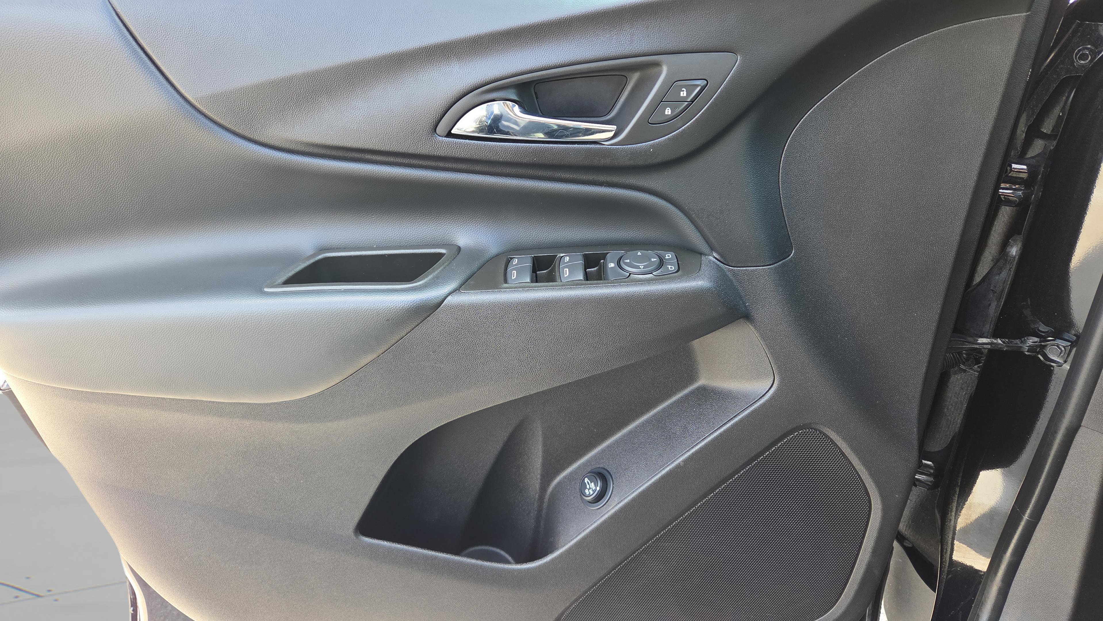 Used 2024 Chevrolet Equinox LT image 32