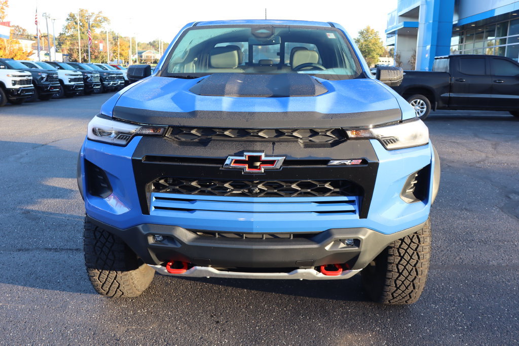 Used 2025 Chevrolet Colorado ZR2 w/ Technology Package AWD/4WD image 34
