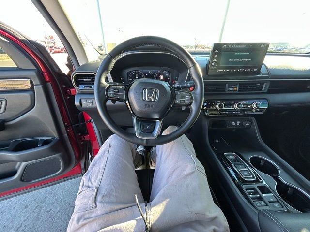 Used 2025 Honda Pilot Elite image 13