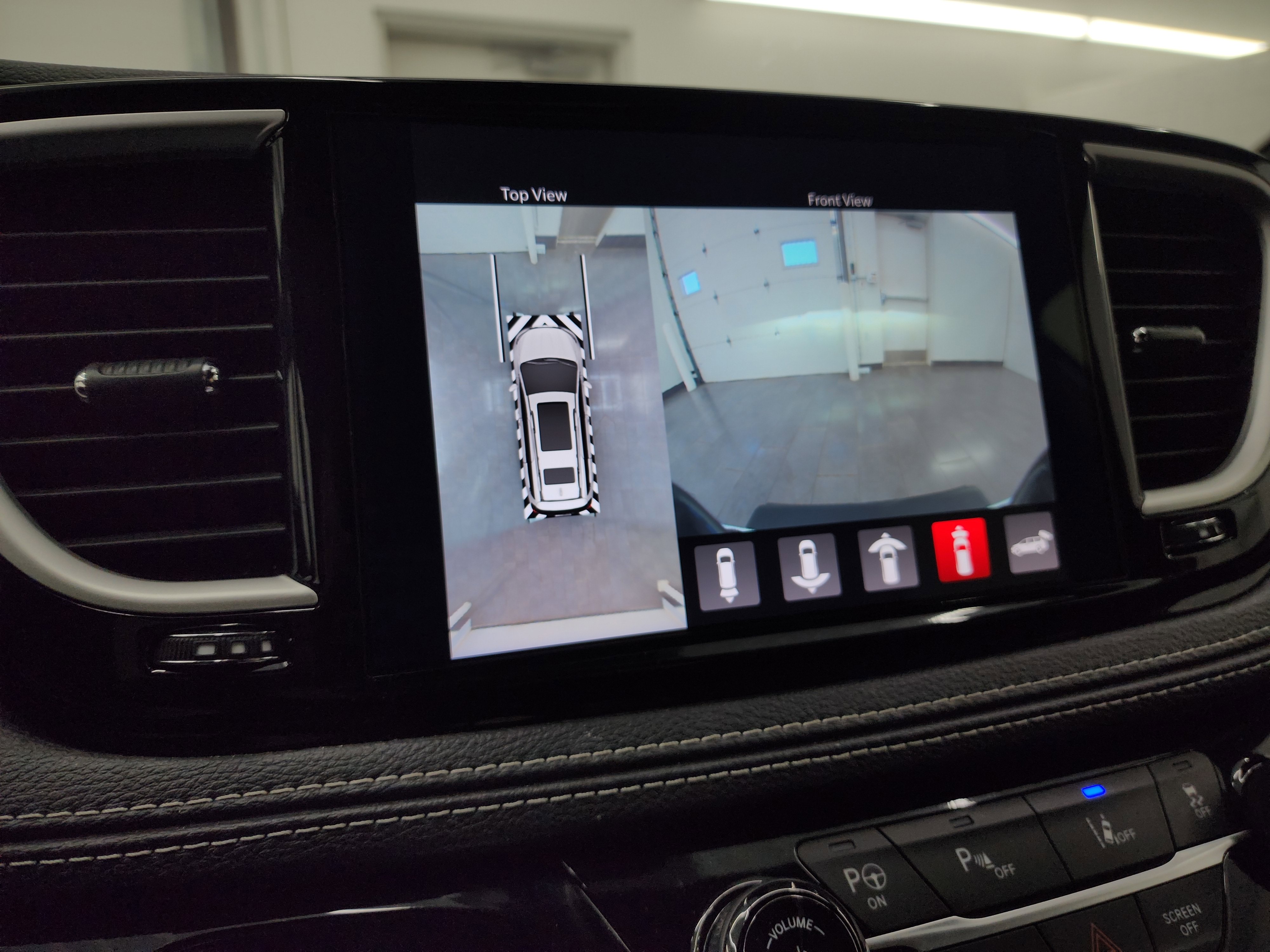 Used 2024 Chrysler Pacifica Limited image 19