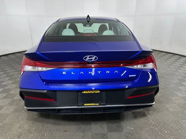 Certified 2025 Hyundai Elantra Limited image 32