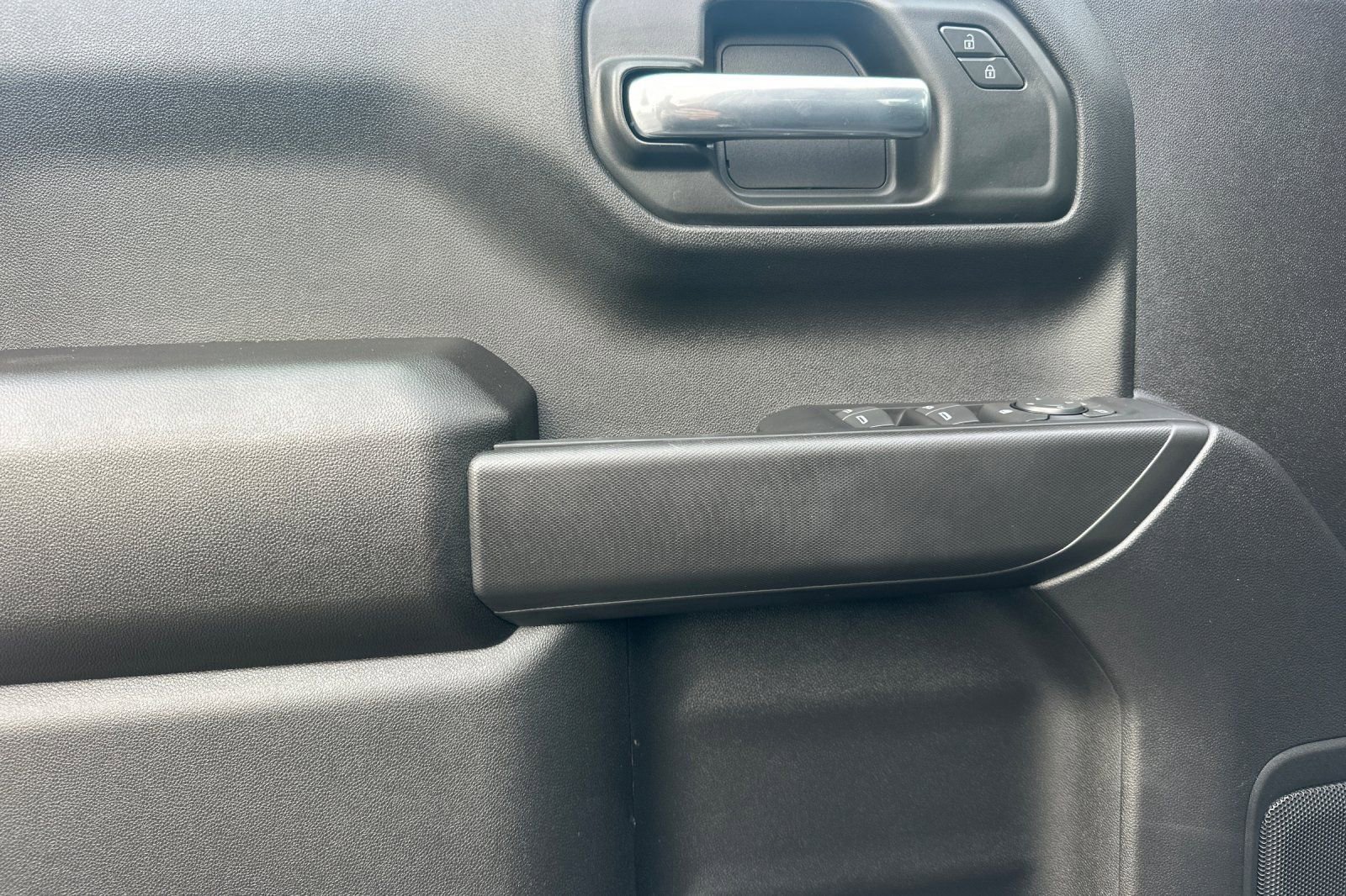 Used 2026 Chevrolet Silverado 1500 Custom w/ Turbomax Blackout Package image 11