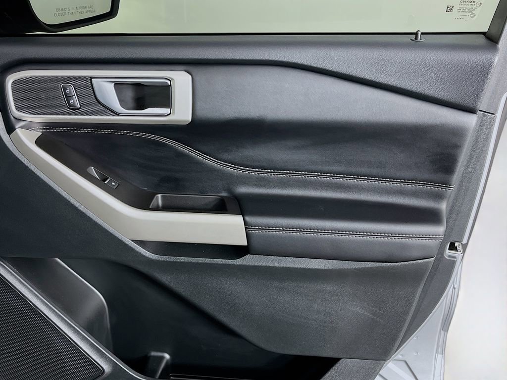 Used 2022 Ford Explorer XLT image 36