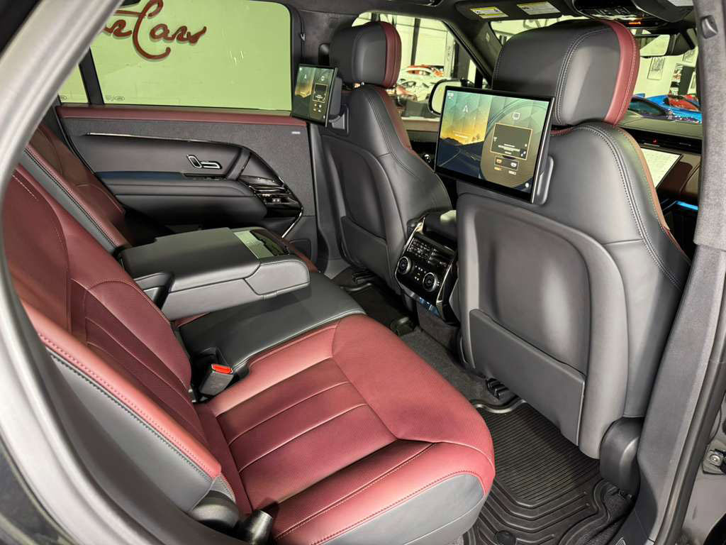 Used 2024 Land Rover Range Rover Sport Autobiography image 17