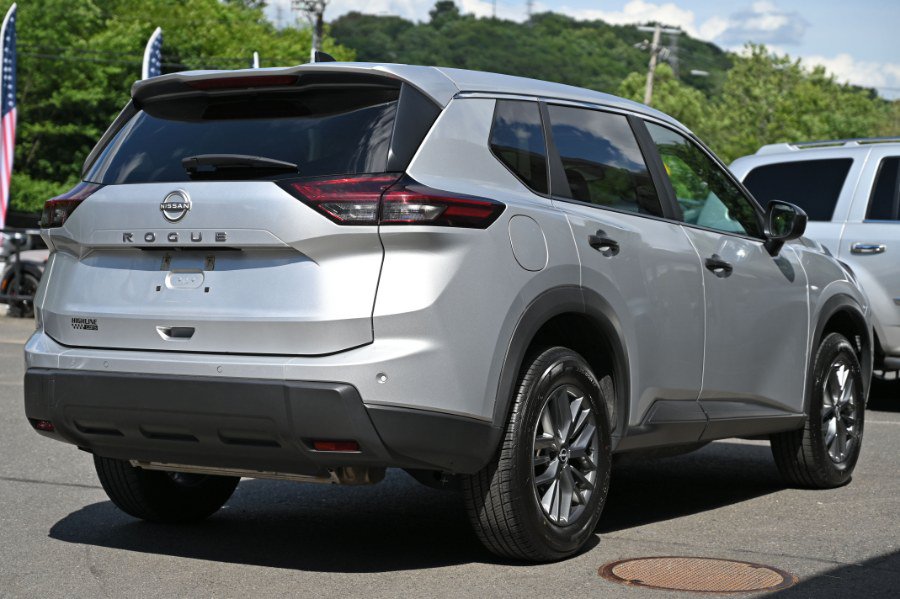 Used 2024 Nissan Rogue S FWD image 5