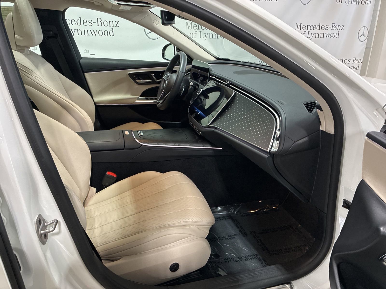 Used 2024 Mercedes-Benz E 350 4MATIC Sedan image 27