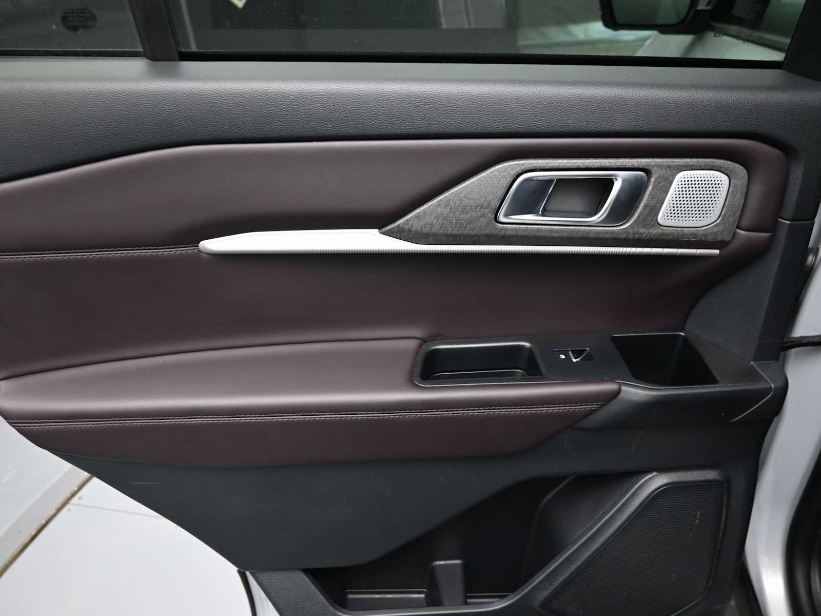 Used 2025 Ford Explorer Platinum image 16