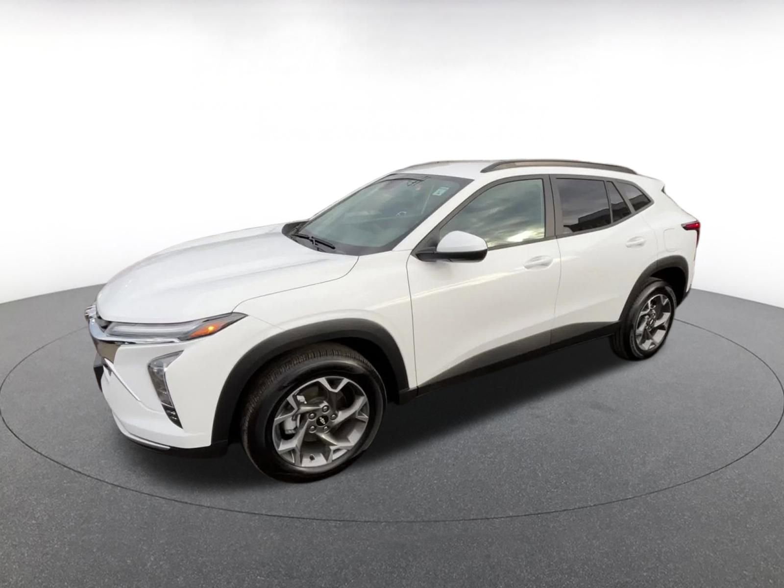 Used 2025 Chevrolet Trax LT image 8