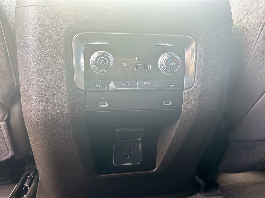 Used 2024 GMC Yukon XL SLT w/ SLT Luxury Package RWD image 20