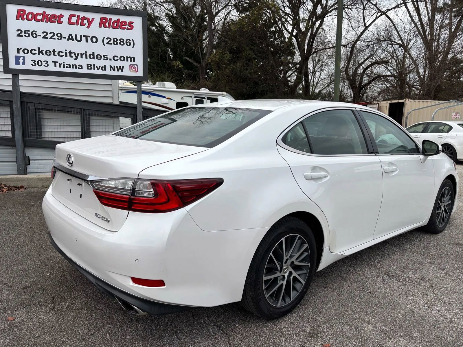 Used 2016 Lexus ES 350 w/ Luxury Package w/Wood Trim image 3