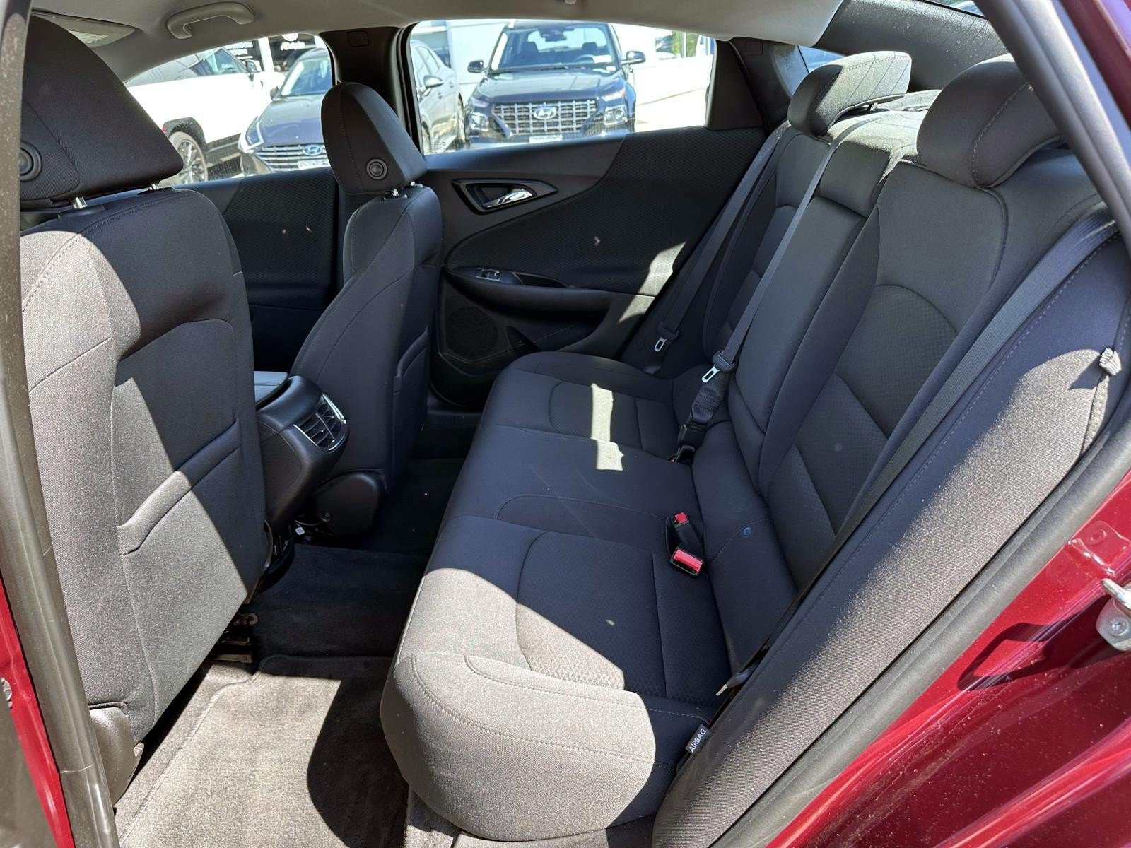 Used 2016 Chevrolet Malibu LT FWD image 12