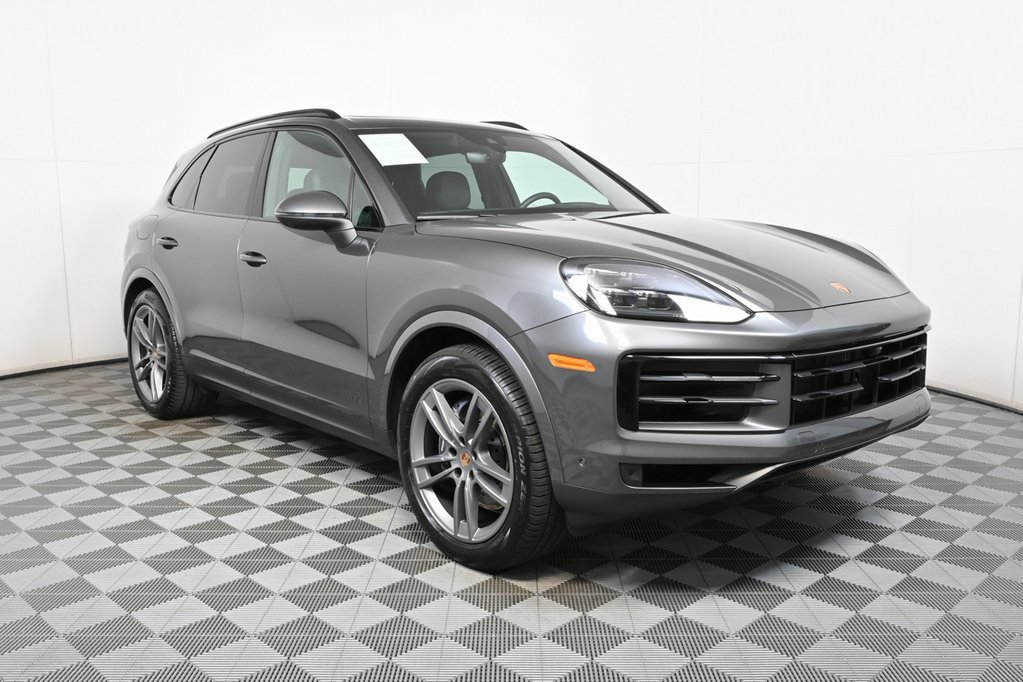 Used 2025 Porsche Cayenne image 25