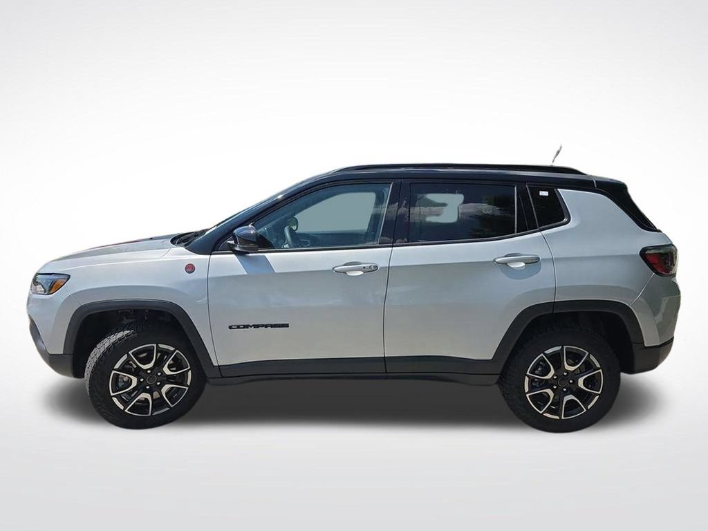 Used 2025 Jeep Compass Trailhawk AWD/4WD image 9