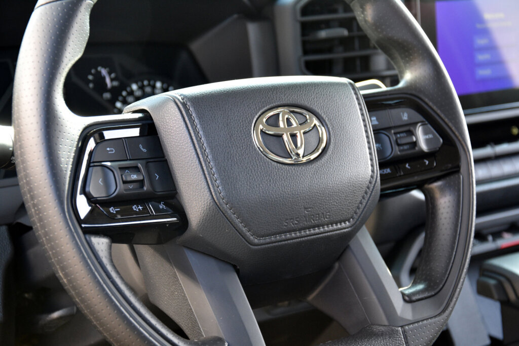 New 2023 Toyota Tundra SR5 w/ SR5 Convenience Package AWD/4WD image 11