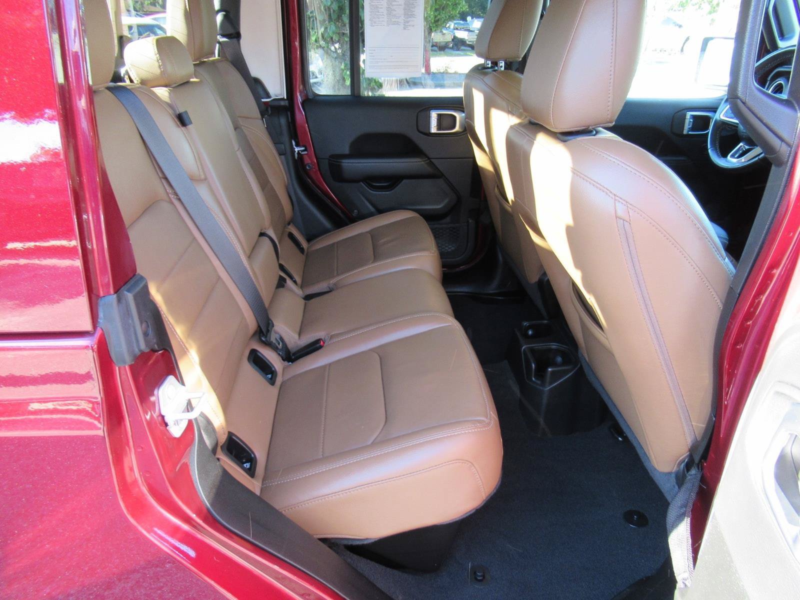 Certified 2022 Jeep Gladiator Overland w/ Popular Equipment Package AWD/4WD image 31