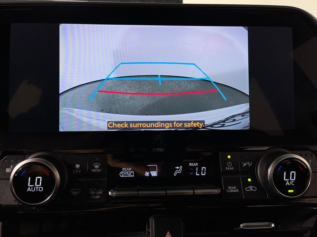 Used 2023 Toyota Highlander XLE FWD image 21