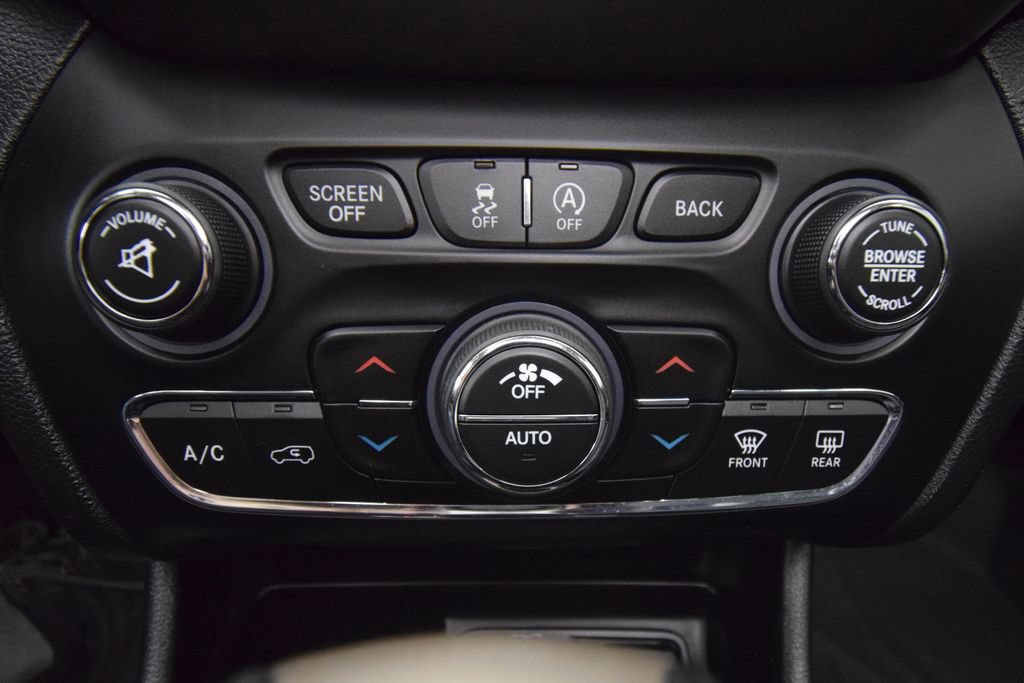 Used 2017 Jeep Cherokee Limited AWD/4WD image 34