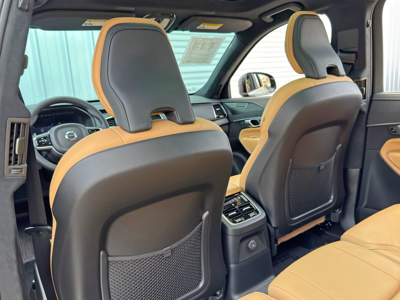 Used 2024 Volvo XC90 T8 Ultimate w/ Lounge Package image 34