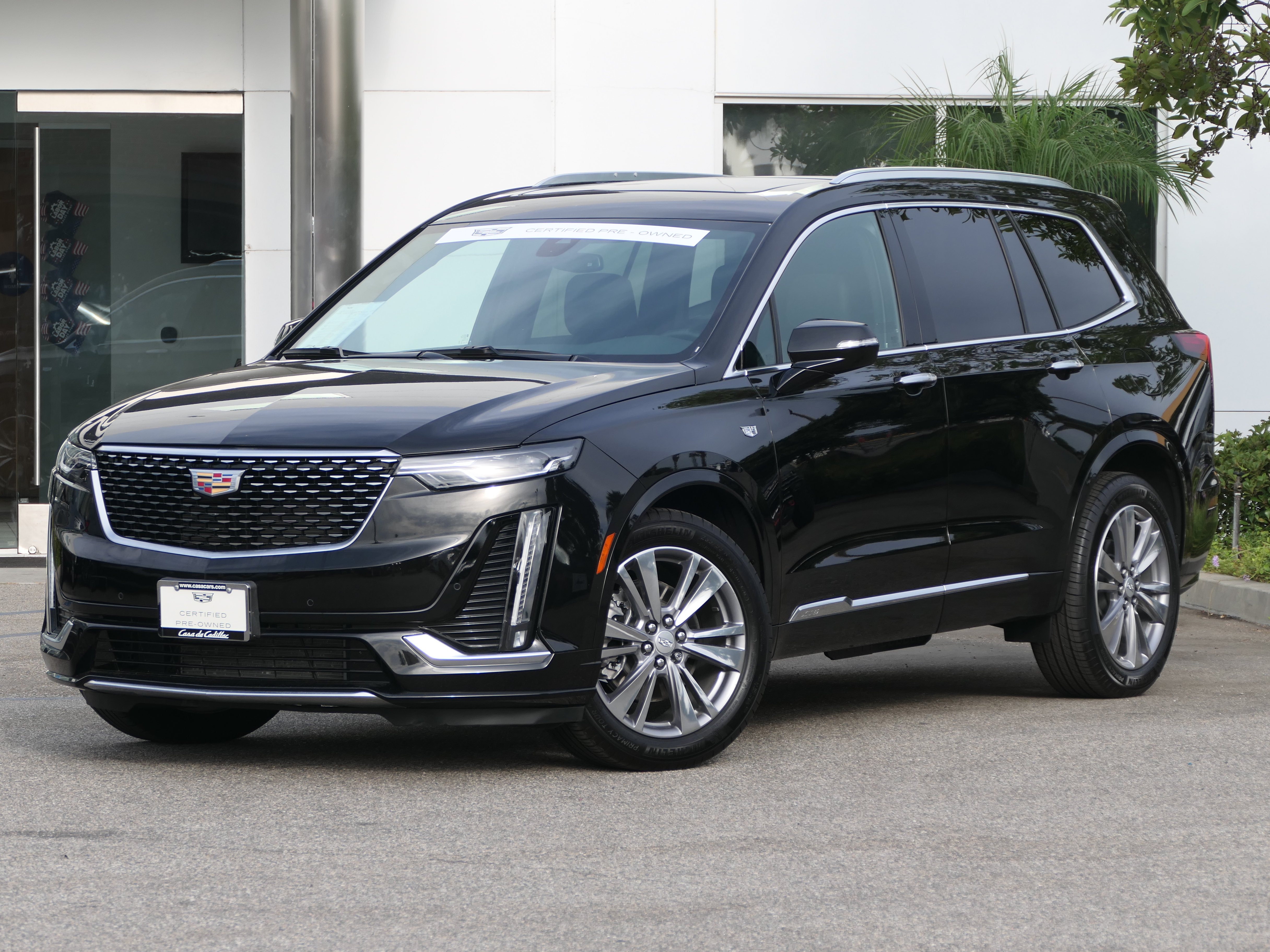 Certified 2025 Cadillac XT6 Premium Luxury FWD image 1
