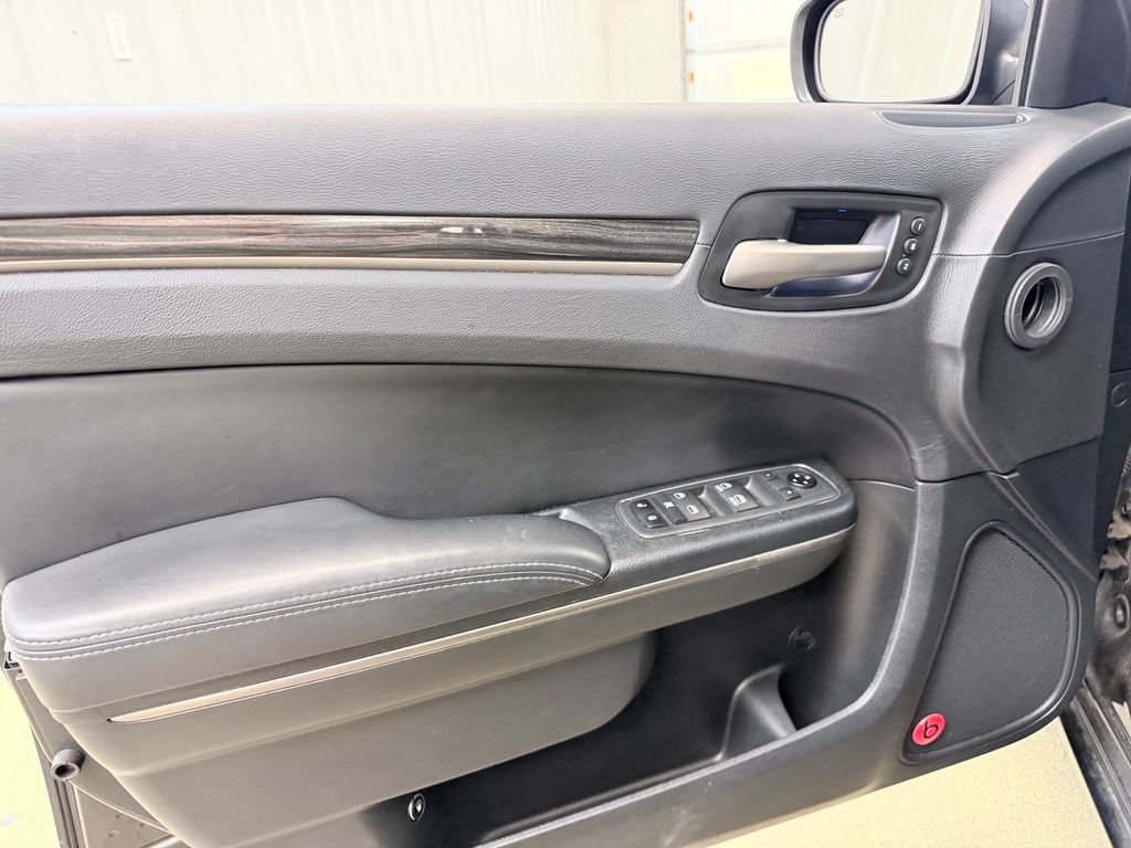 Used 2014 Chrysler 300 C AWD/4WD image 8