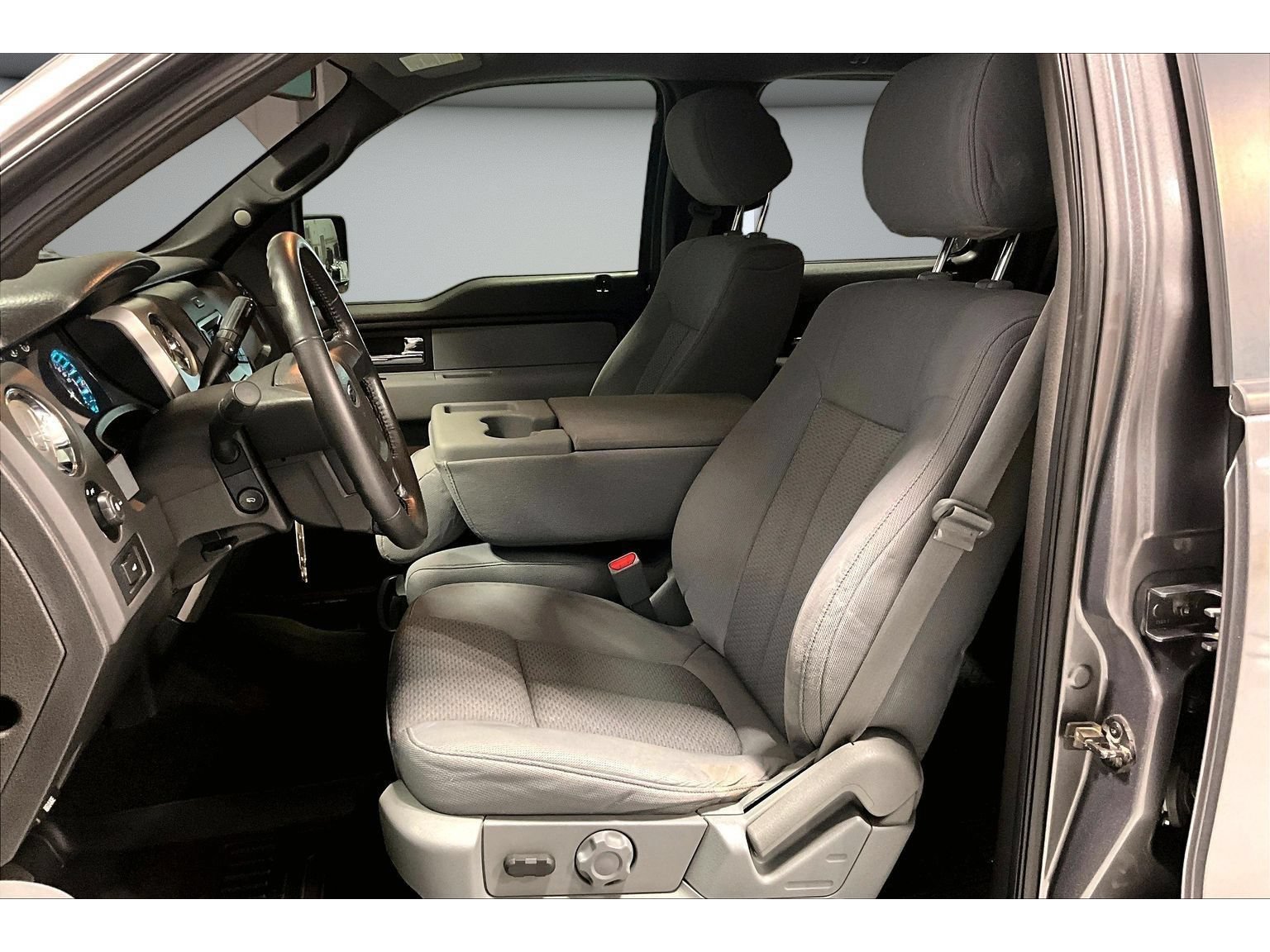 Used 2014 Ford F150 XLT w/ Equipment Group 302A Luxury AWD/4WD image 30