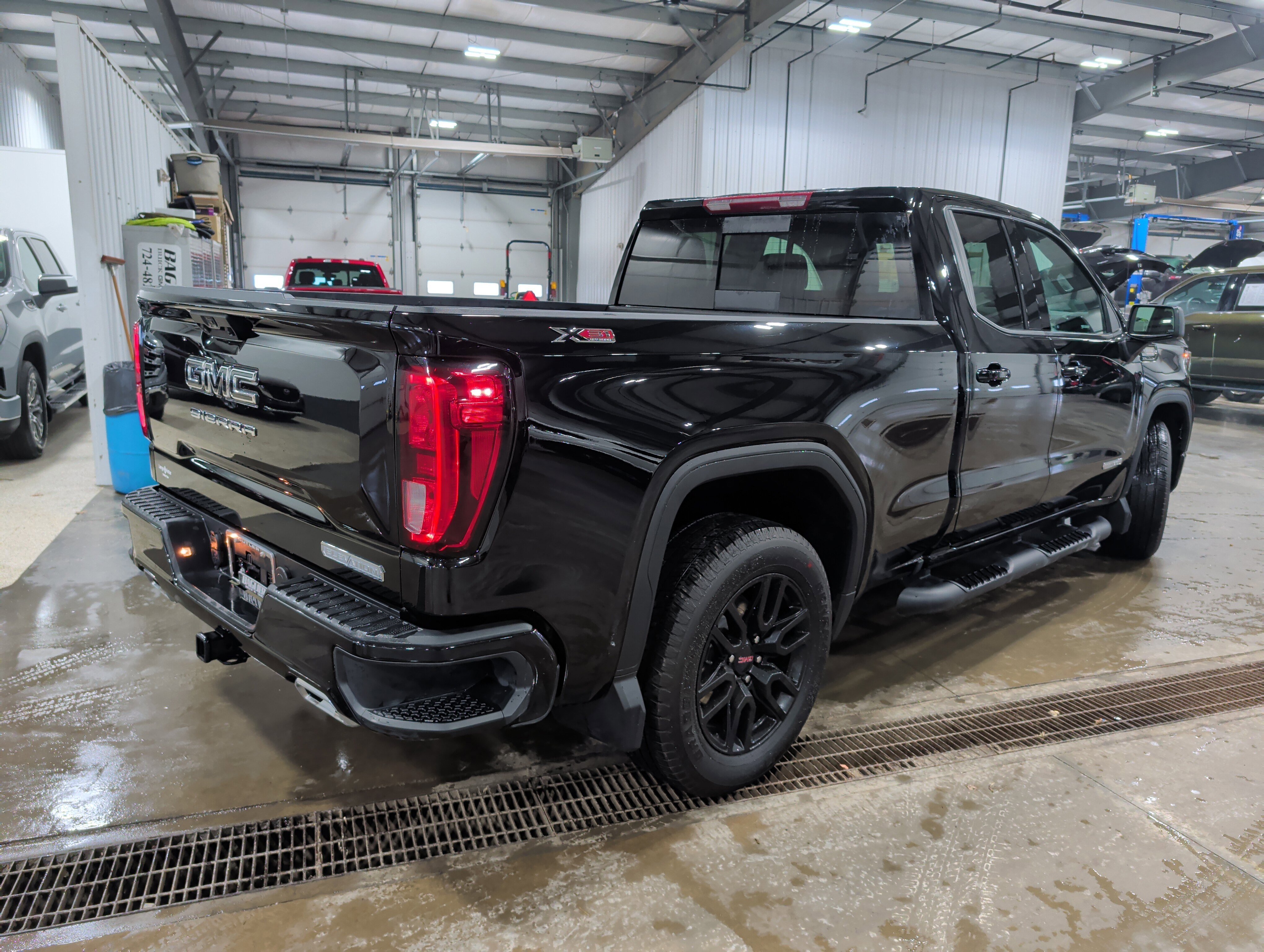 Used 2024 GMC Sierra 1500 Elevation w/ Preferred Package image 3